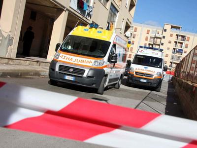 Donna muore per malore nel catanese, parenti danneggiano l'ambulanza