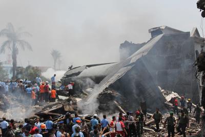 Aereo militare si schianta in Indonesia, a bordo 113 persone. Nessun sopravvissuto