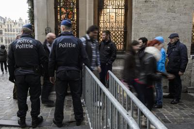 Bruxelles alza al massimo l'allerta terrorismo: 'Minaccia seria e imminente'