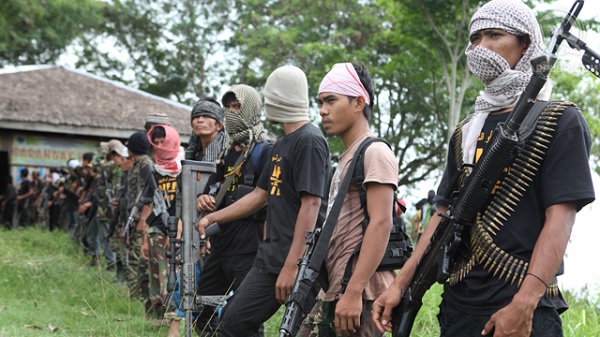 Filippine, nel giorno di Natale ribelli musulmani attaccano villaggio cristiano, 14 morti
