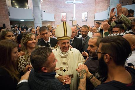 CITTA' DEL VATICANO. Papa: apre Vaticano a 50 reclusi Rebibbia