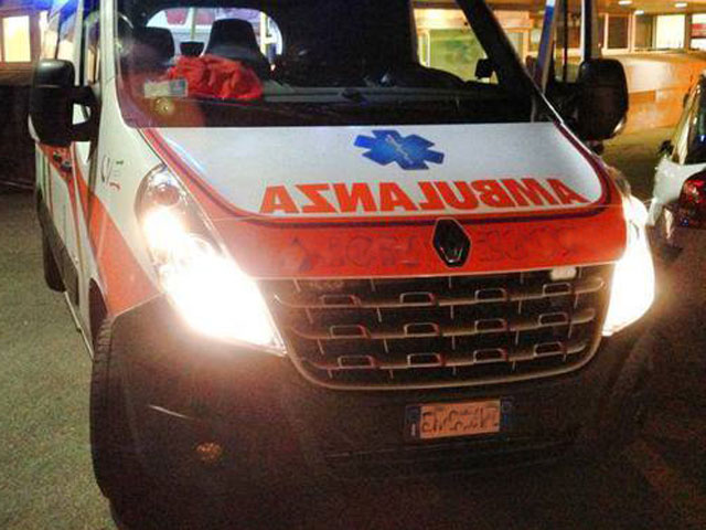 CUTRO (CROTONE): giovane finisce con auto su rotonda trasportato a Catanzaro in elisoccorso