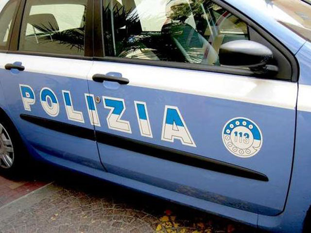 Roma: Tenta di darsi fuoco in commissariato, i poliziotti lo bloccano