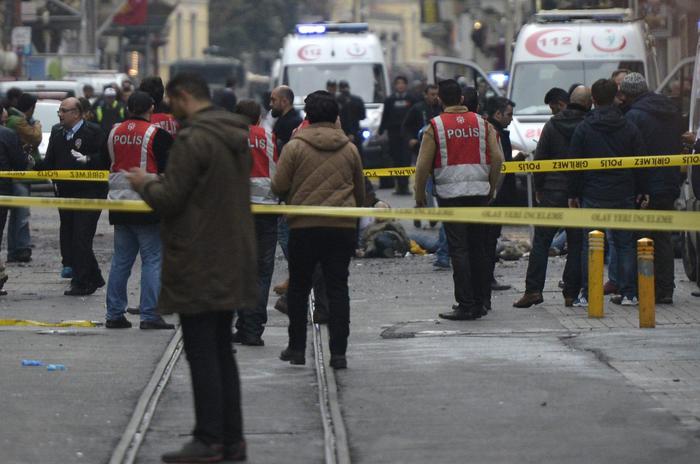 Istanbul: kamikaze, almeno 5 morti e 19 feriti