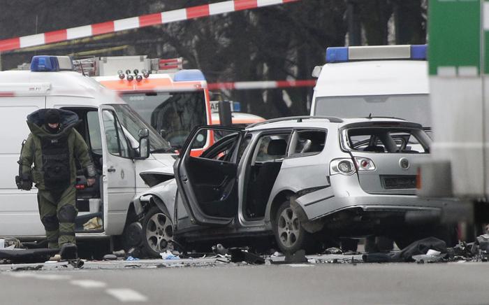 Berlino: paura attentato, esplode auto con uomo alla guida