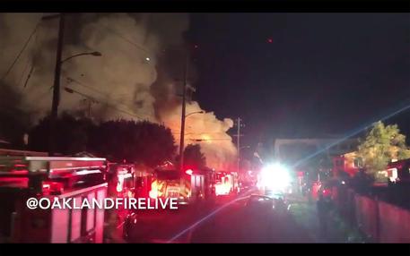Oakland,California, incendio rave party, si temono 40 morti