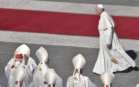 CITTA' DEL VATICANO, Papa: a vescovi, vigilate su seminari