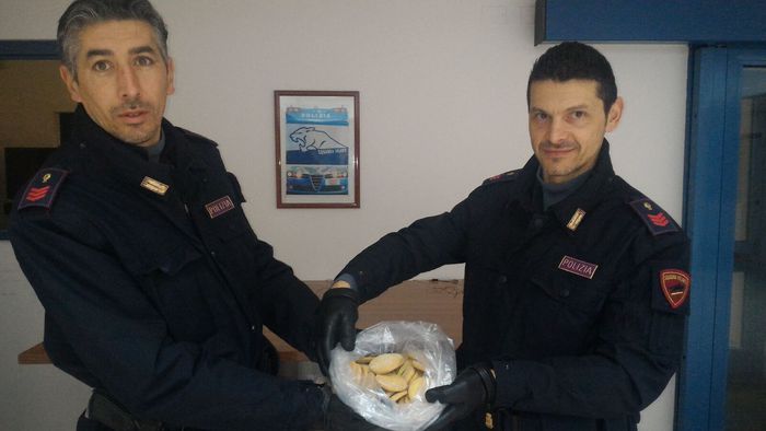 Pesaro Urbino: biscotti a marijuana, 2 donne in ospedale