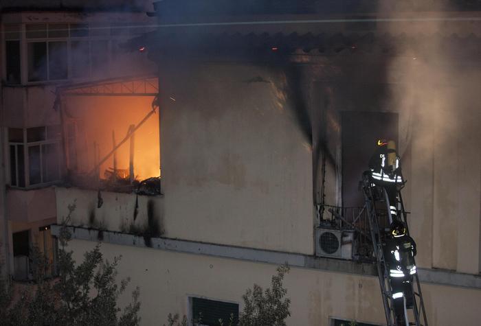 Roma: fiamme in casa centro, un morto