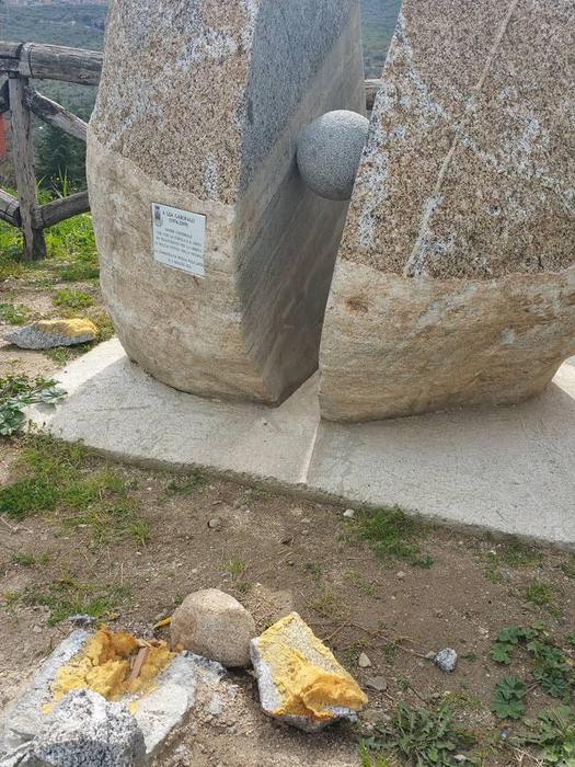 8 marzo, danni a monumento Lea Garofalo