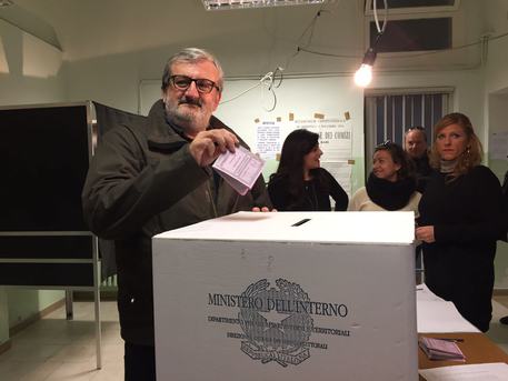BARI, Referendum: Emiliano ha votato a Bari