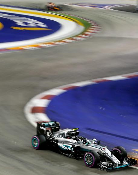 F1: Singapore, vince Mercedes Rosberg