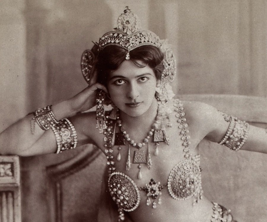 Accadde oggi: 25 luglio 1917, Margareita Gertruida Zelle, in arte Mata Hari, venne condannata a morte per spionaggio
