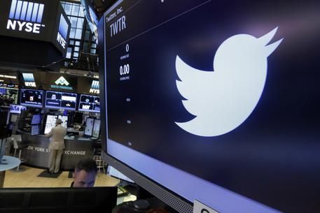 NEW YORK, Twitter: verso vendita, in corsa Google