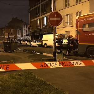 PARIGI, Molotov in un ristorante Parigi, quattro feriti