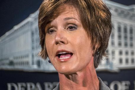 Trump licenzia responsabile Giustizia Sally Yates, nomina Dana Boente reggente