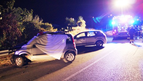  POLISTENA (REGGIO CALABRIA), scontro tra auto, donna morta e 3 feriti