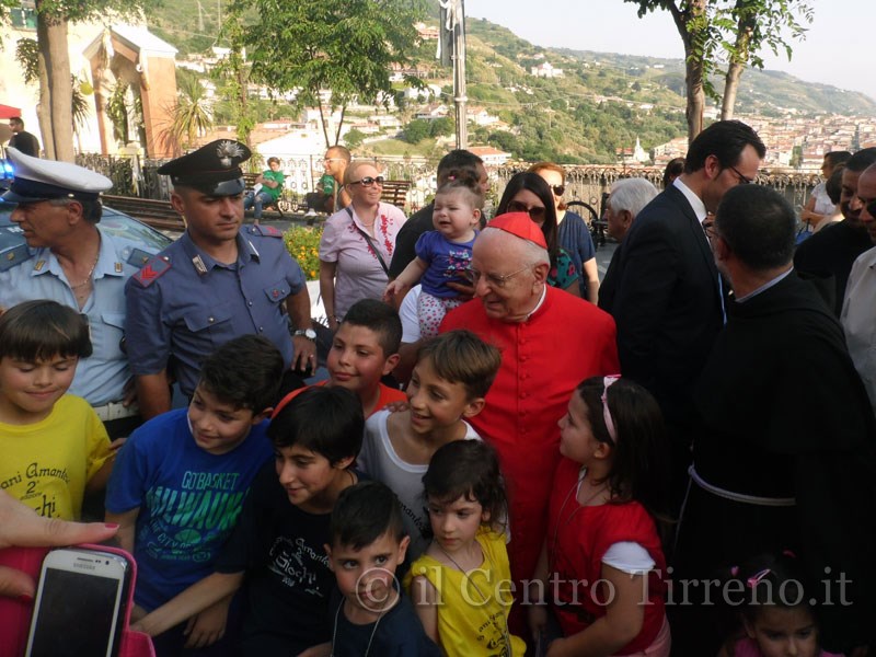 Il Cardinale Francesco Monterisi, in occasione dei festeggiamenti di San Antonio da Paova ha fatto visita alla Città di Amantea