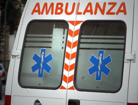 Bologna, bimba di 3 anni cade dal quarto piano: è grave