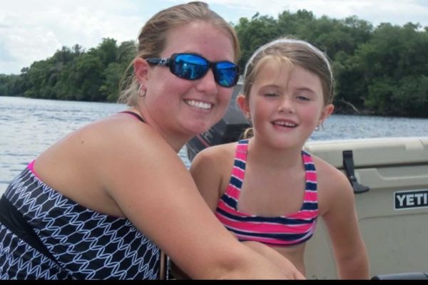 Tragedia in Florida, storione gigante salta in barca e uccide bambina di 5 anni