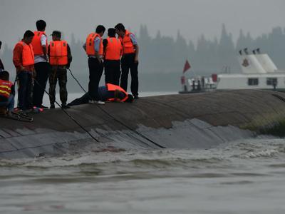 Nave affondata in Cina, continuano le ricerche dei dispersi