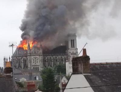 Francia, incendio distrugge parte della basilica di Nantes