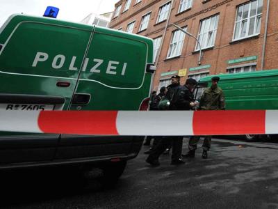Germania, spara da un'auto e uccide due persone: arrestato
