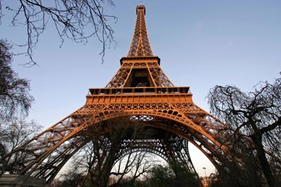 Torre Eiffel chiude per sciopero. Lo staff protesta: 'Troppi borseggiatori'