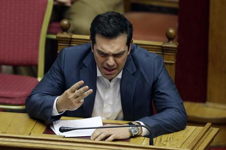 GRECIA: Tsipras non lascia e punta a rimpasto governo