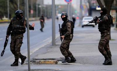 Istanbul, spari davanti al consolato Usa. Autobomba contro stazione di polizia, 3 morti