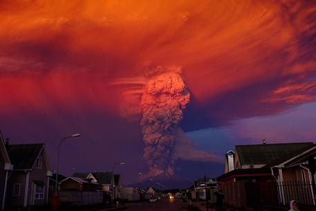 Cile: vulcano Calbuco, seconda eruzione durante la notte