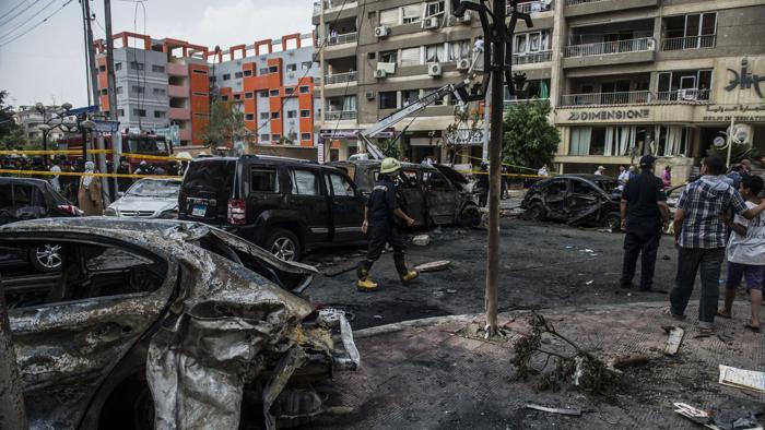 EGITTO, attentato al Cairo: 3 bombe