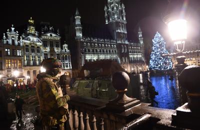 Belgio, 16 arresti ma Salah è ancora in fuga. 'Il lavoro non è finito'