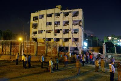 Attentato al Cairo, almeno 8 feriti. Colpita la sede della Sicurezza