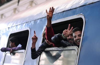 Convoglio di auto dall'Austria per i migranti