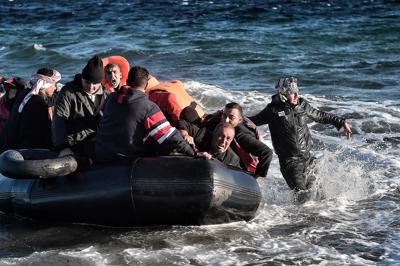 Affonda barcone al largo della Turchia: 14 morti, sette sono bambini