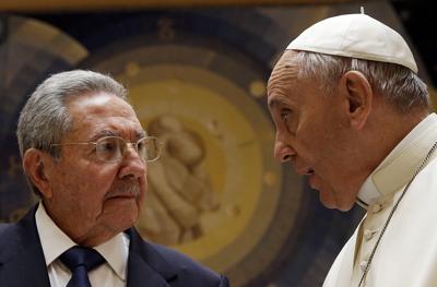 Il Papa sbarca a Cuba: 'Il mondo è assetato di pace'