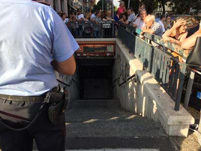 Roma, cade nella tromba dell'ascensore della metro A: morto bimbo di 4 anni