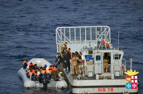 Immigrazione: 40 morti su barcone