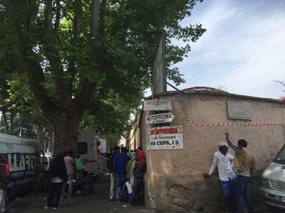 A Roma migranti ancora in strada, continua l'odissea dei profughi alla Stazione Tiburtina