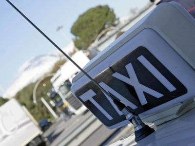 Roma, parto precipitoso: bimba nasce sul sedile posteriore del taxi 3570
