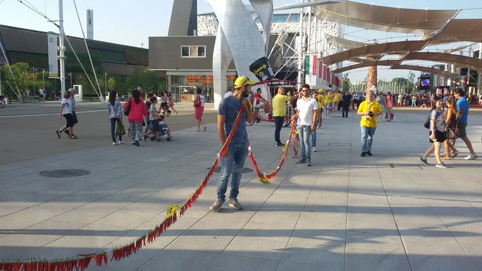 Coldiretti ad Expo: record della collana di peperoncini più lunga al mondo, 308 metri