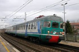 Treno Roma-Siracusa diventa un’odissea in Calabria. Passeggeri fermi ore nel cosentino