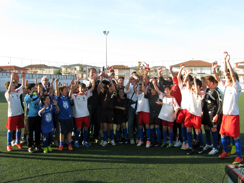 SCHIAVONEA (CS): Calcio Giovanile, ''Forza Ragazzi Shiavonea'' di Rino Gattuso vince il Campionato CSEN