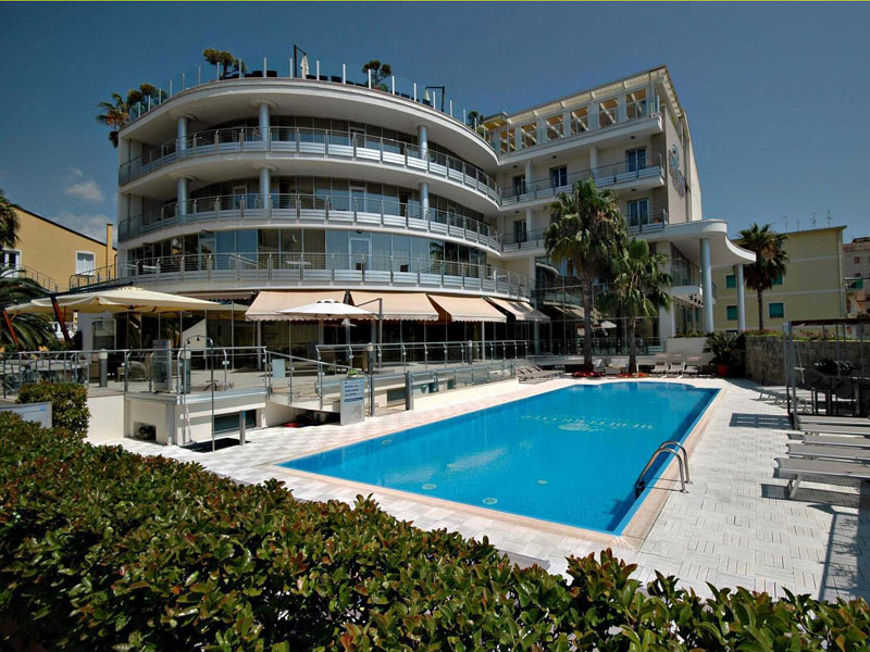 Amantea - Mediterraneo Palace Hotel fronte piscina
