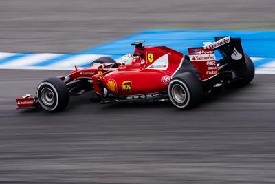 Vettel in pole a Singapore, la Ferrari torna davanti dopo 3 anni