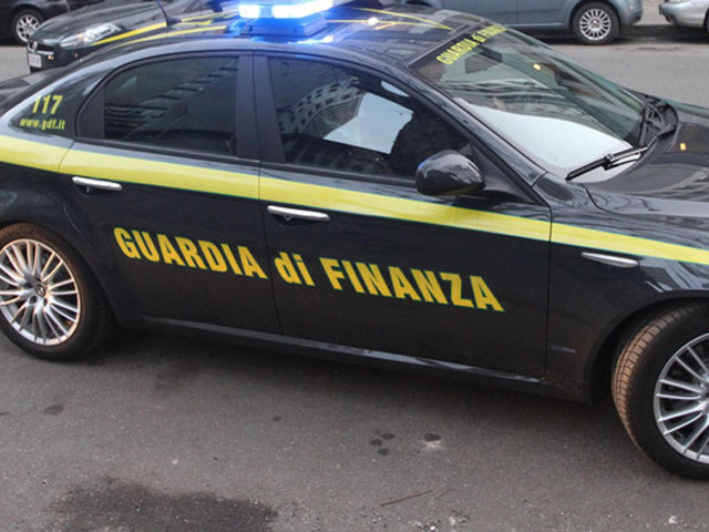 Bari: furbetti cartellino, arrestati impiegati
