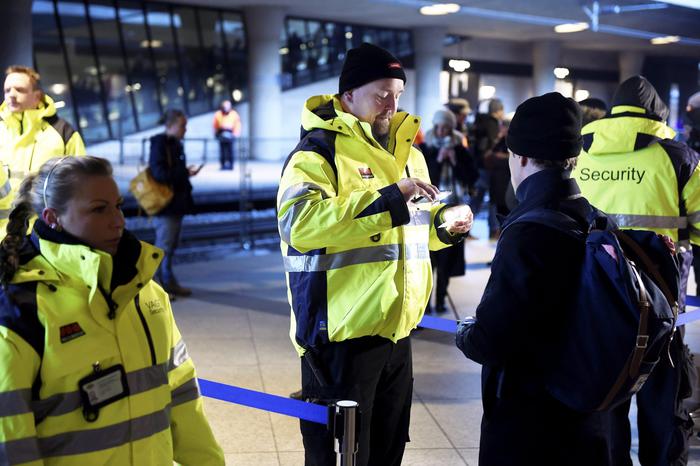 Migranti: la Danimarca introduce i controlli al confine con la Germania