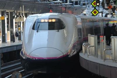 ''Se mi fermo treno ritarda'', ferroviere giapponese fa pipì sui binari