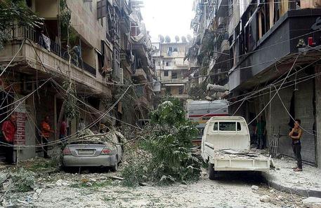 BEIRUT, 80 morti in raid Aleppo, molti bambini